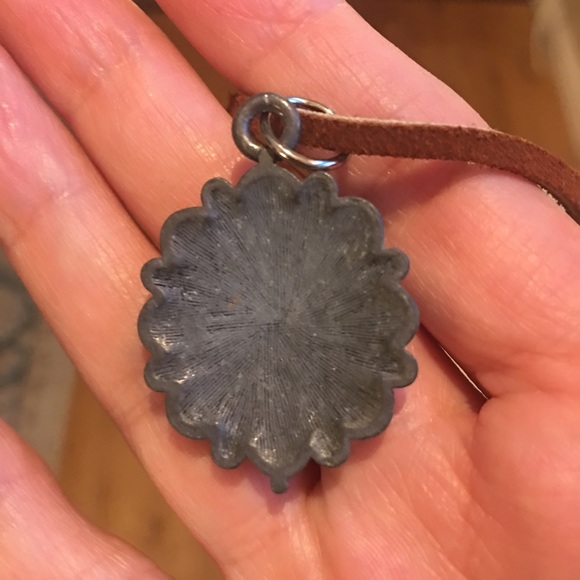 Pewter imitation turquoise & tan suede pendant - Picture 5 of 7